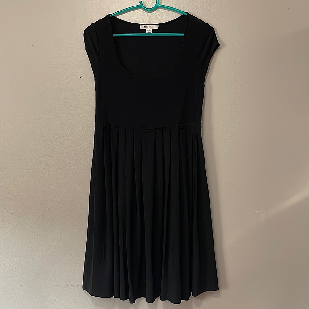 White House Black Market. Pretty black dress with a belt. size small